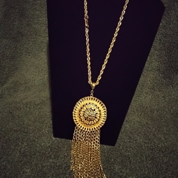 Statement Necklace Goldtone 19 In - Picture 5 of 7